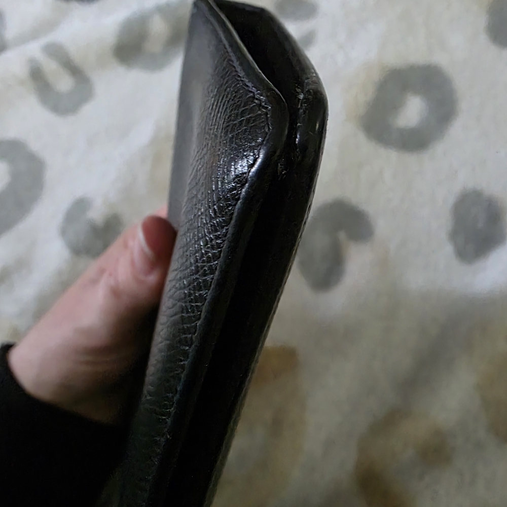 Louis Vuitton Brazza Wallet Black Taiga Leather COA Included - Picture 6 of 16